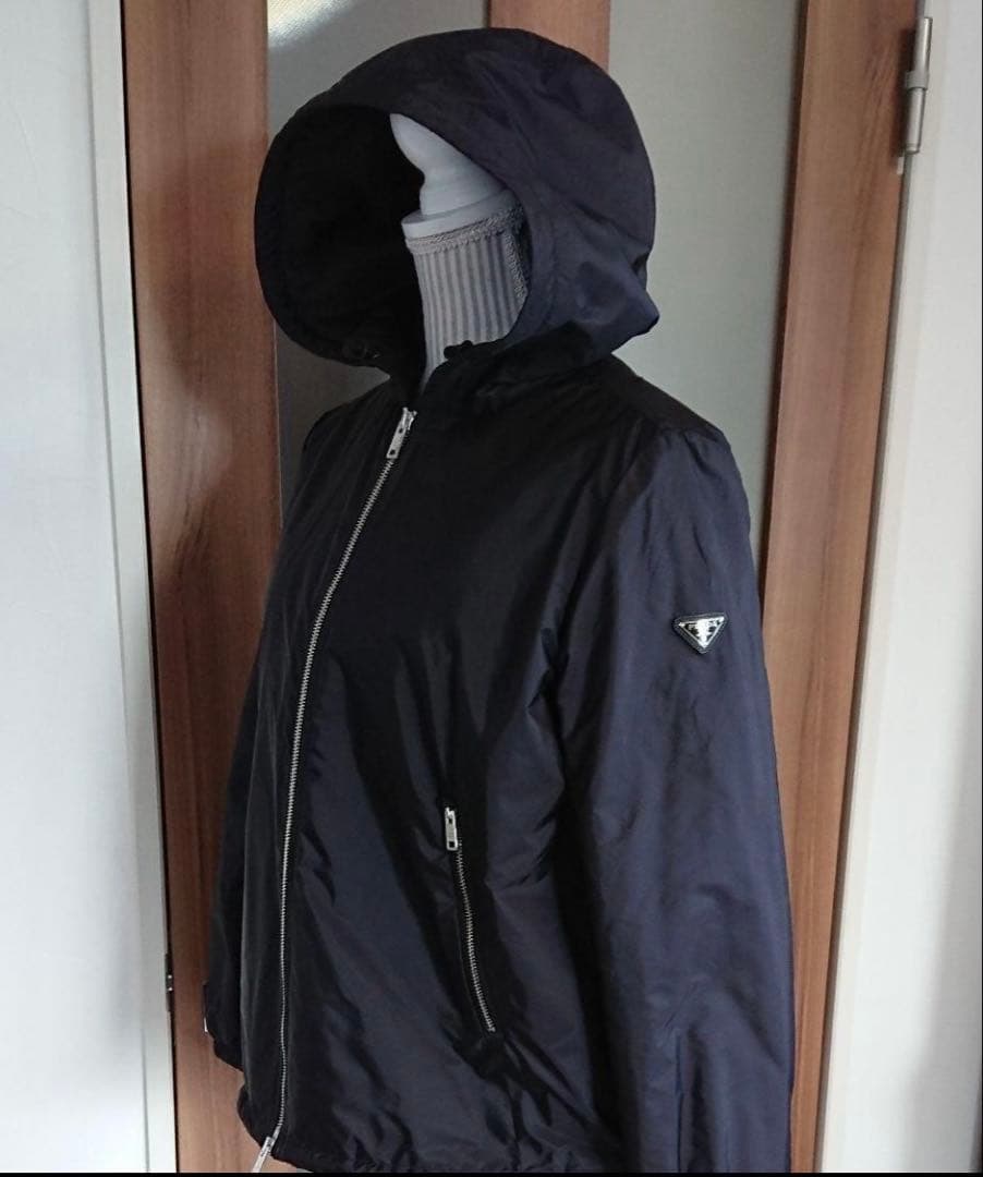 PRADA 三角ロゴ　ナイロンジャケット パーカー レディース 44