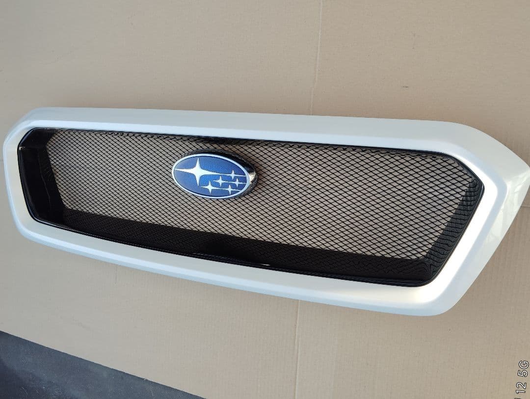 スバル　レヴォーグVM系前期型　純正フロントグリル　クリスタルホワイトパール