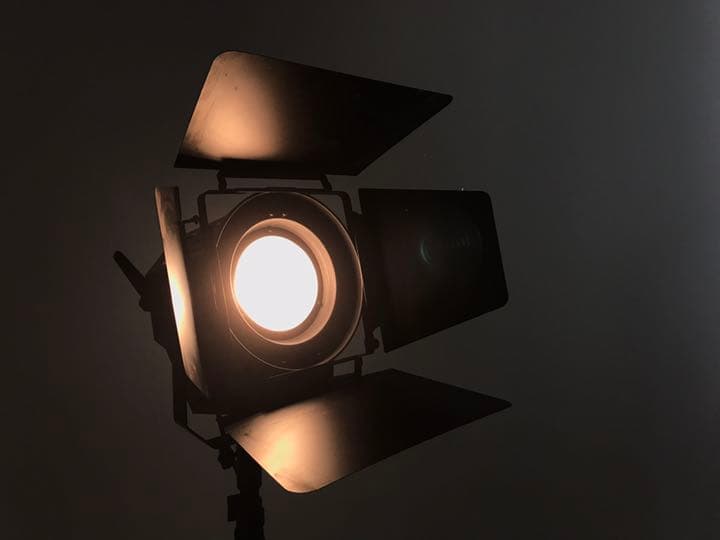 COMET  FLS-500H フレネルレンズスポットライト ライトカッター付き