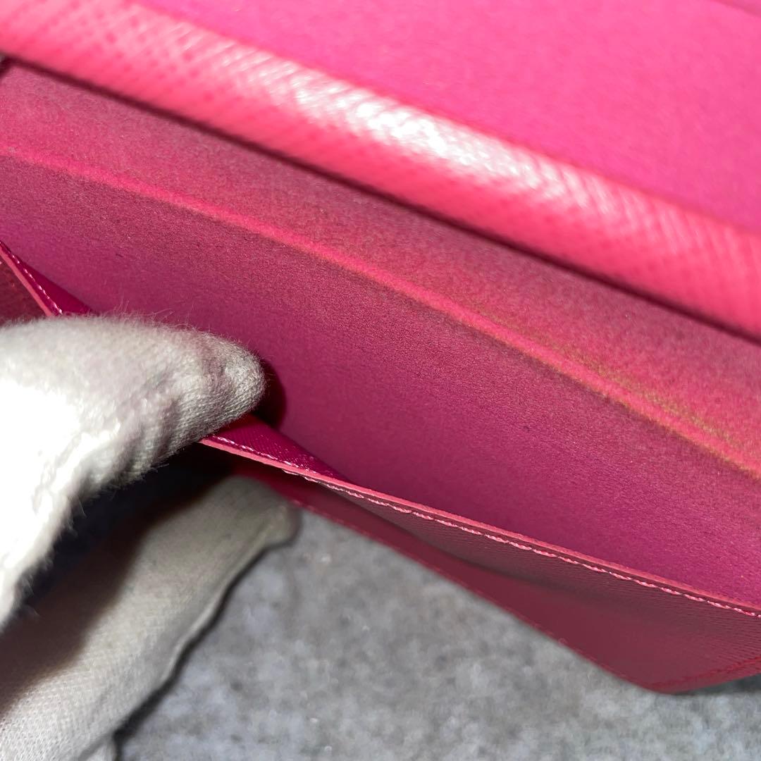 【極美品】PRADA　プラダ　サフィアーノ　iPhone 7/8+ ケース