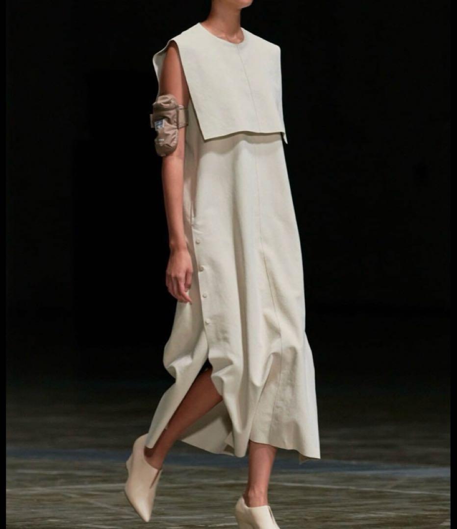 【23SS】HYKE エコスエードワンピース　ノースリーブ　アイボリー