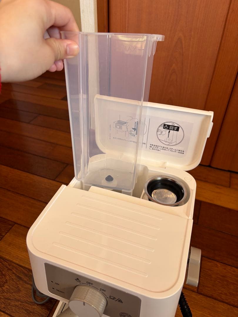 DeLonghi エスプレッソマシン ホワイト