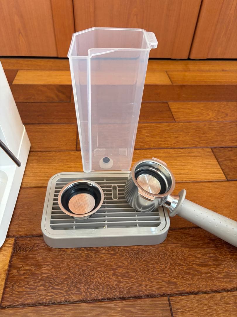 DeLonghi エスプレッソマシン ホワイト