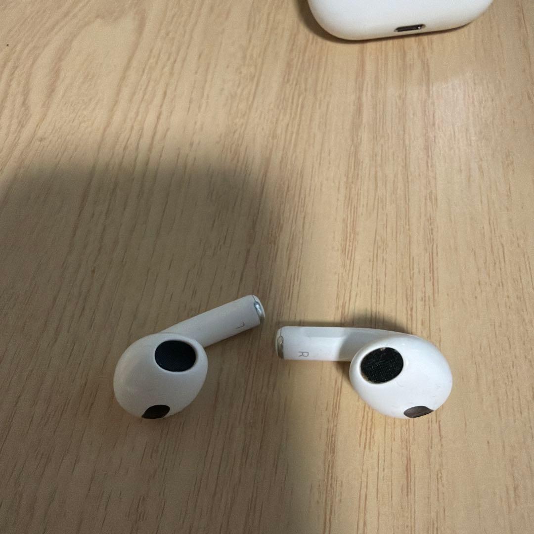 自分用で使っていたAppleのAirPods（第3世代）です。