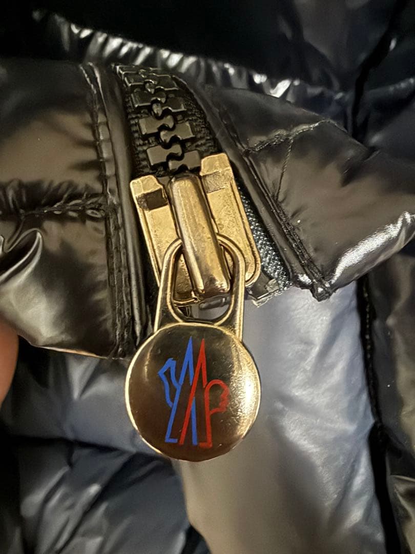 【現行/未使用】定価300,300円 モンクレール マヤ 4（XL）