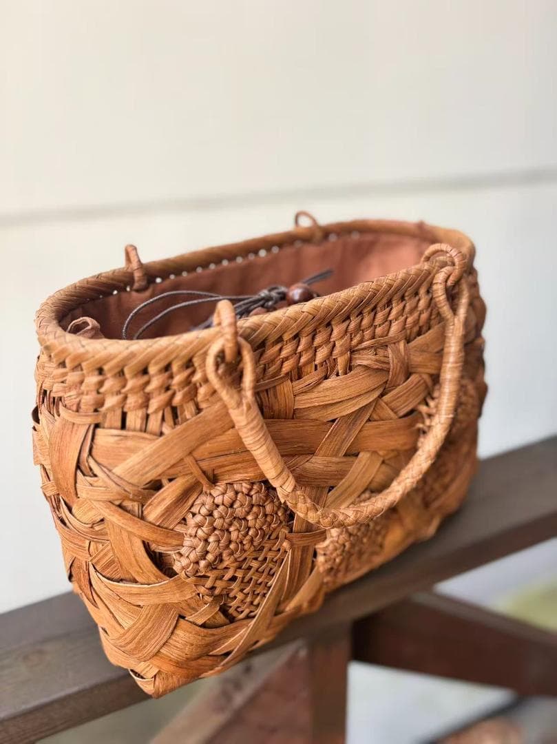 山葡萄　手作り　かごバッグ　乱れ編み、花編み　オリジナルデザイン