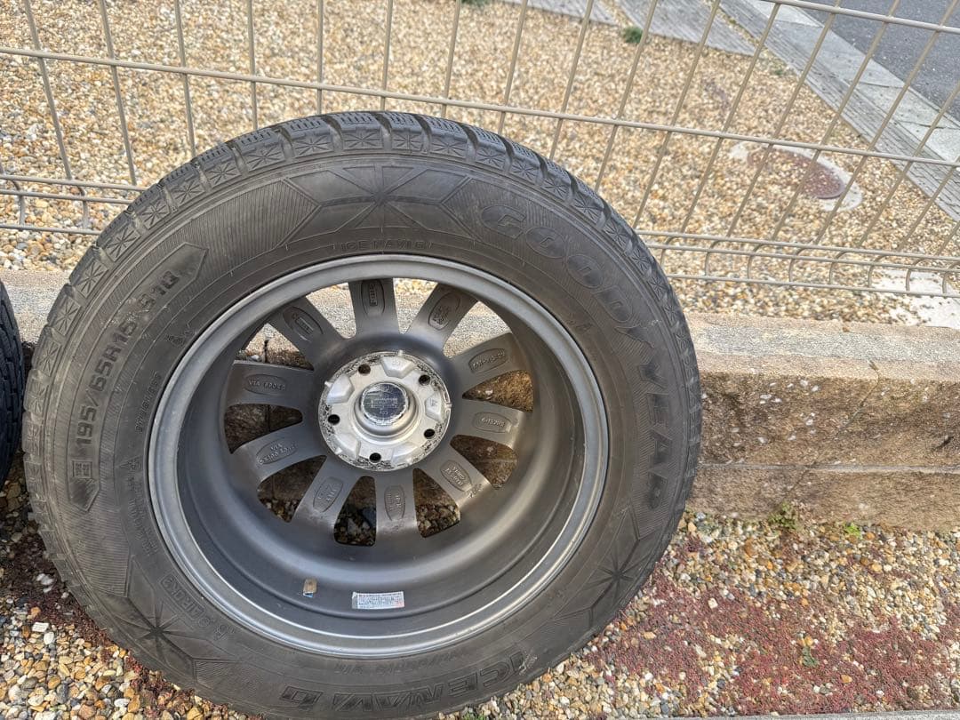 スタッドレスタイヤ　195/65/R15 アイスナビ①