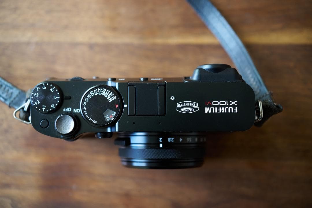 【美品】Fuji X100VI ブラック + おまけアクセサリー多数付き