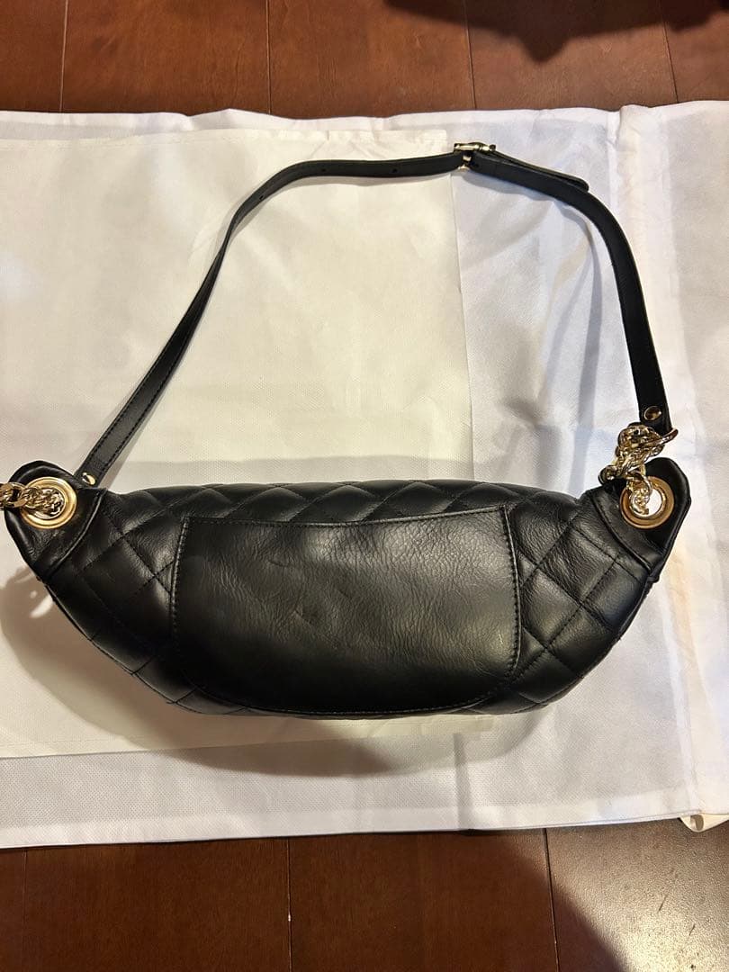 【AULENTTI 】オウレンティ レザーキルトボディバッグ 黒　新品未使用