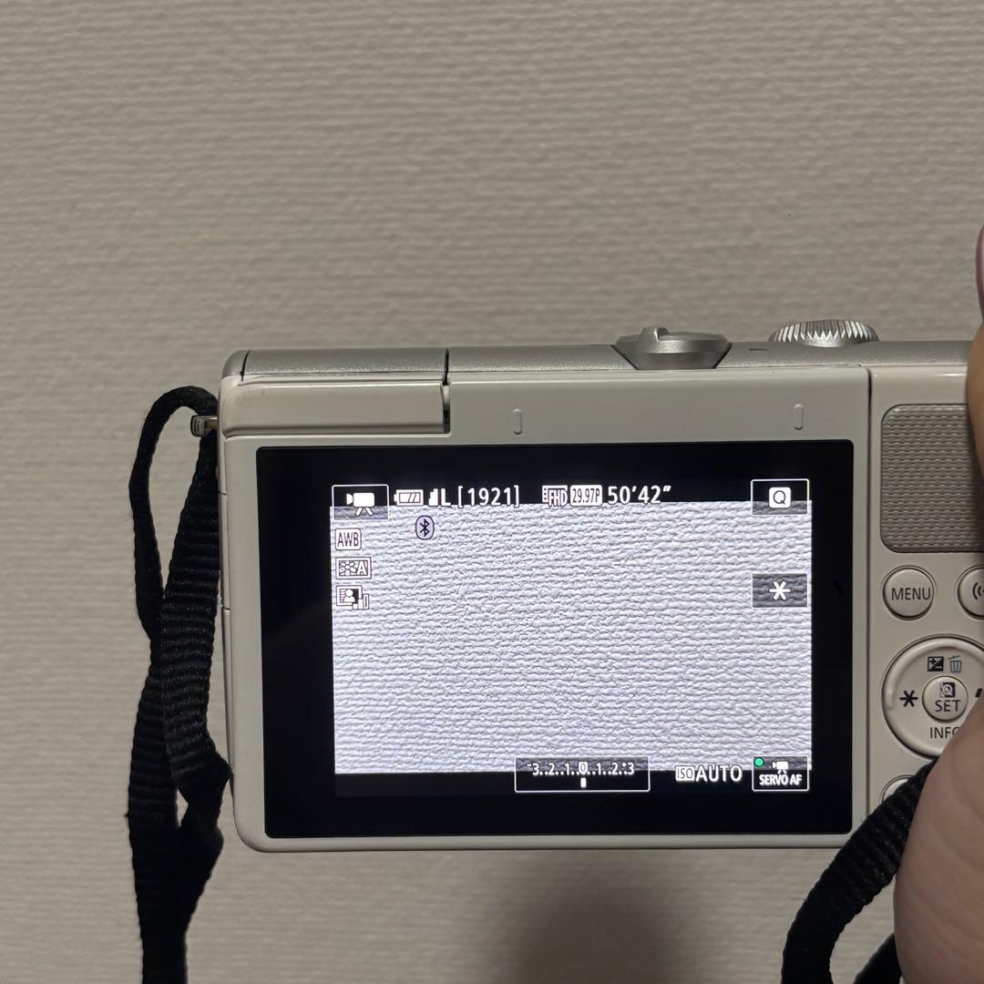 Canon EOS M100 ダブルズームキット ミラーレス一眼