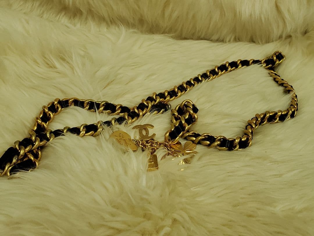 CHANEL シャネル　ゴールドチェーンベルト チャーム付き