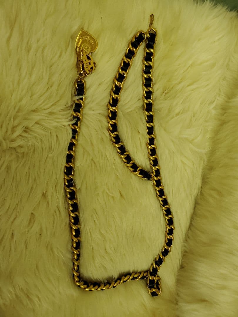 CHANEL シャネル　ゴールドチェーンベルト チャーム付き
