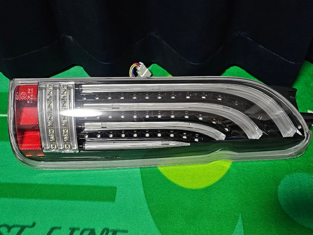 ハイエース200系、ヘリオステールランプ 球切れアリ