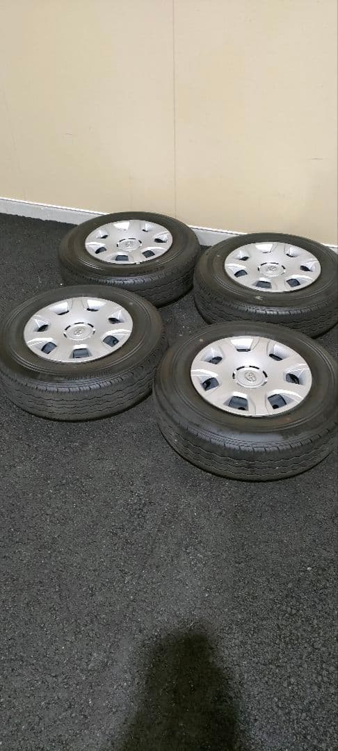 引取のみ ハイエース純正　ブリヂストン 195/80-15　ホイール付きタイヤ