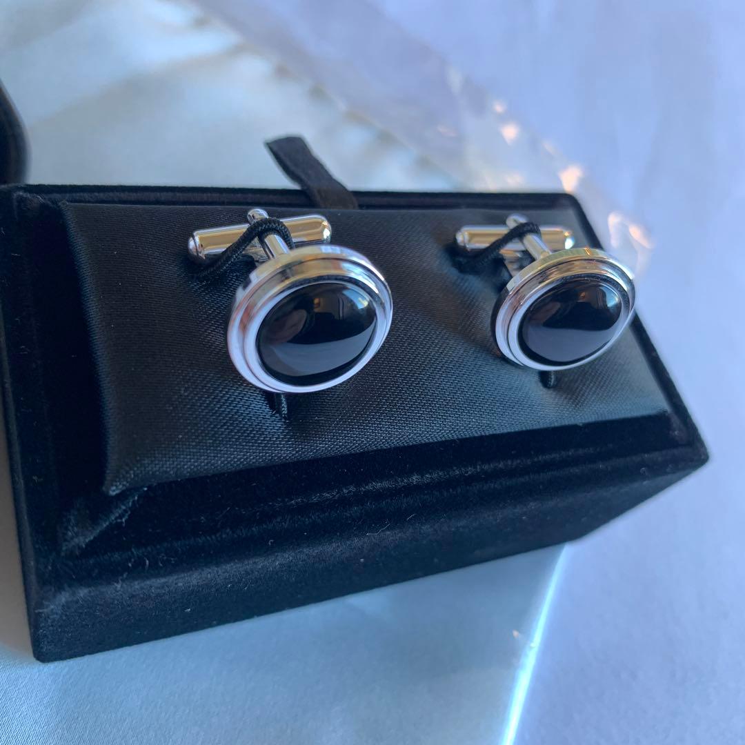 ザトリートドレッシング　蝶ネクタイ　カフリンクス　チーフ　新郎3点セット