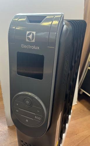 J【未使品】ElectroluxComfortHeat700 オイルラジエーター