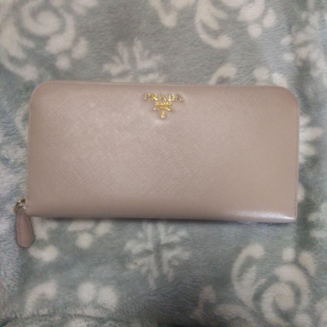 プラダPRADAサフィアーノラウンドファスナーベージュ系