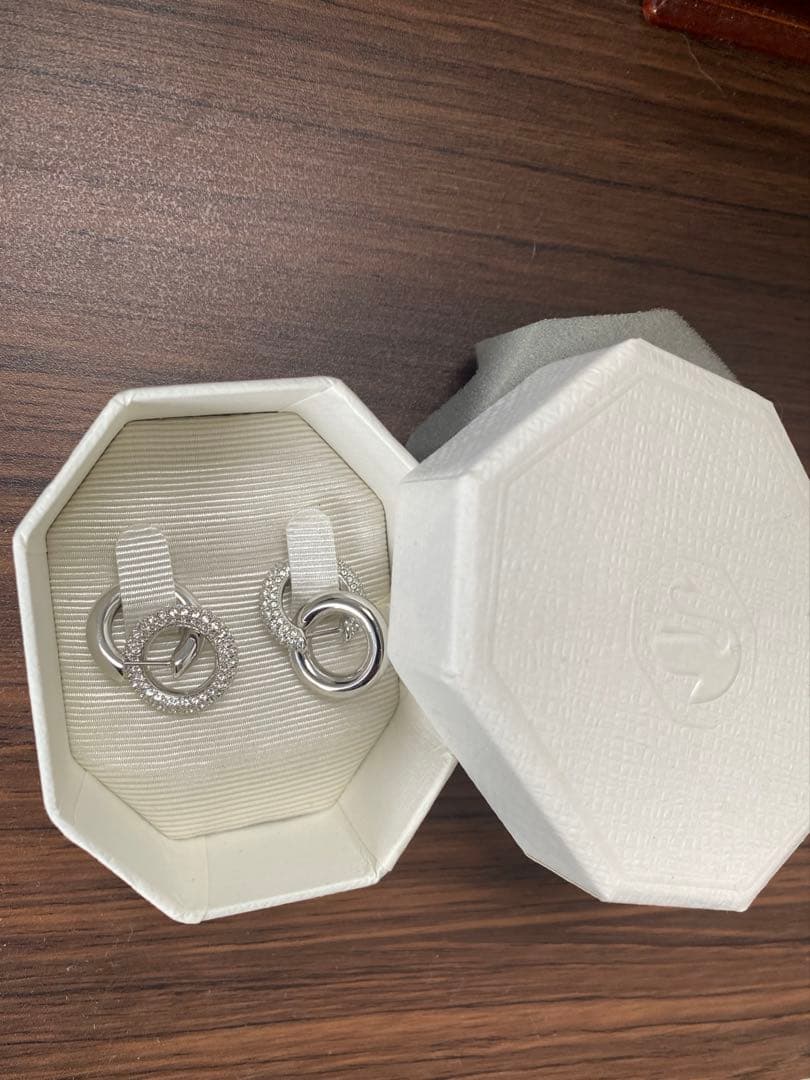 レオン スワロフスキーピアス