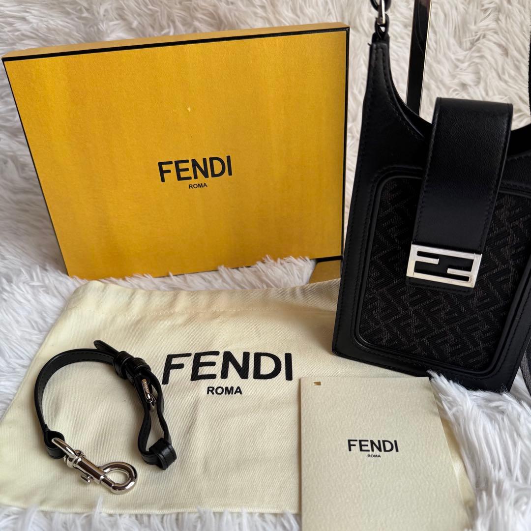 FENDI スマホバッグ ショルダーバック ブラック グレー ズッカ柄　2way