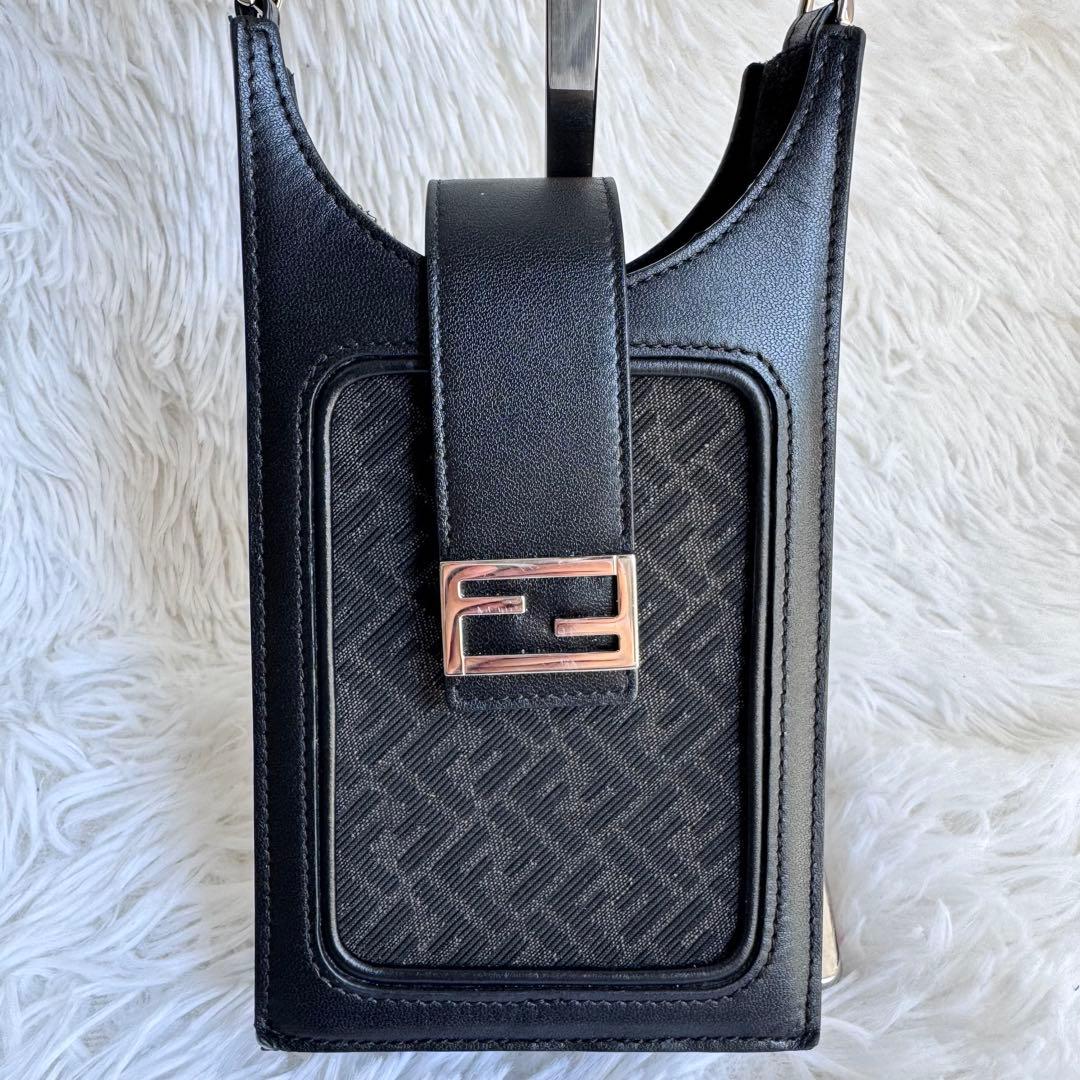 FENDI スマホバッグ ショルダーバック ブラック グレー ズッカ柄　2way