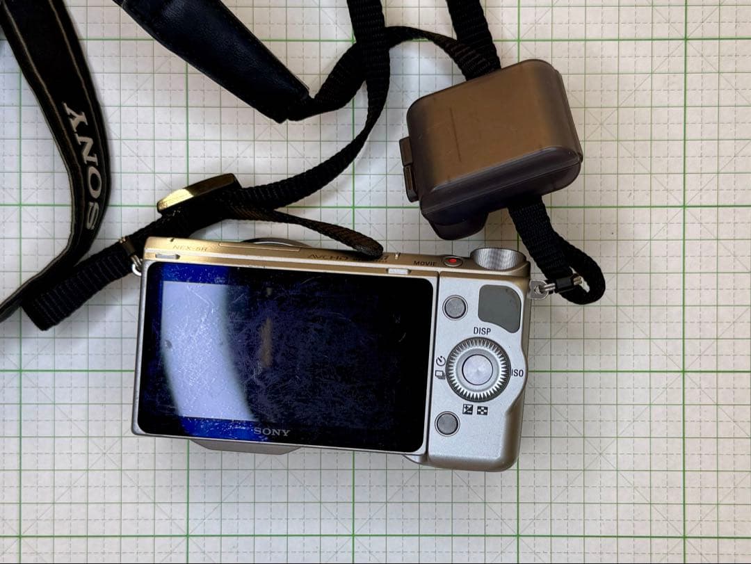 猫*様 SONY α NEX-5R レンズ　付属フラッシュ付き　シルバー　動作未