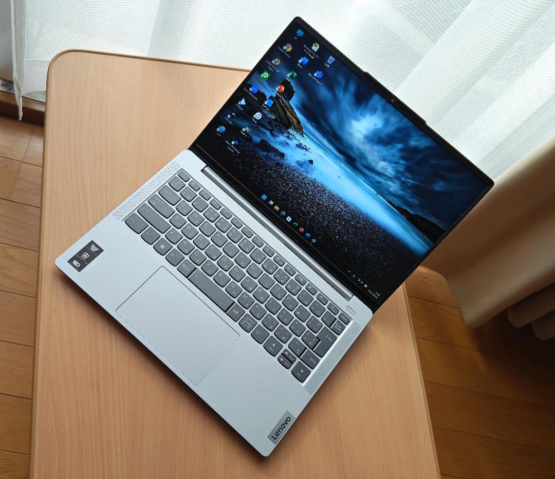 Lenovoスリムな ノートパソコン 2024年製