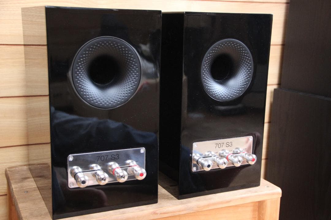 Bowers & Wilkins 707 S3 グロスブラック