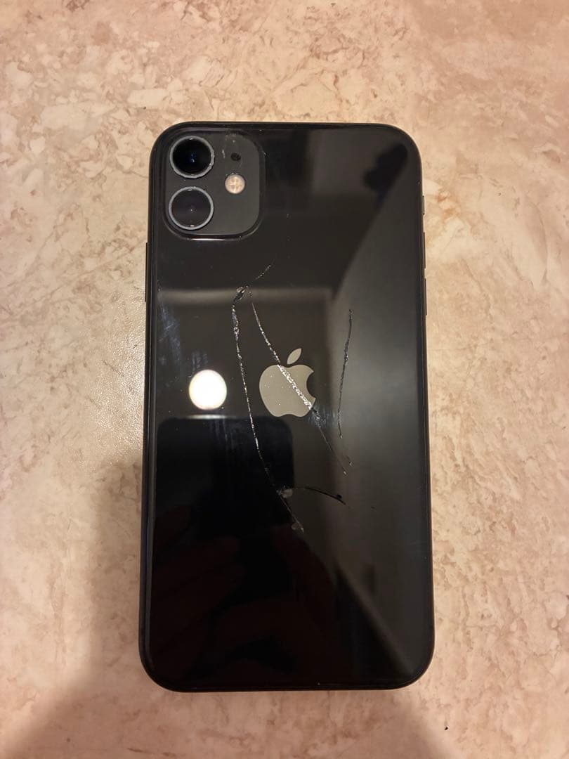 Apple iPhone 11 ブラック 本体　ジャンク　au 64GB