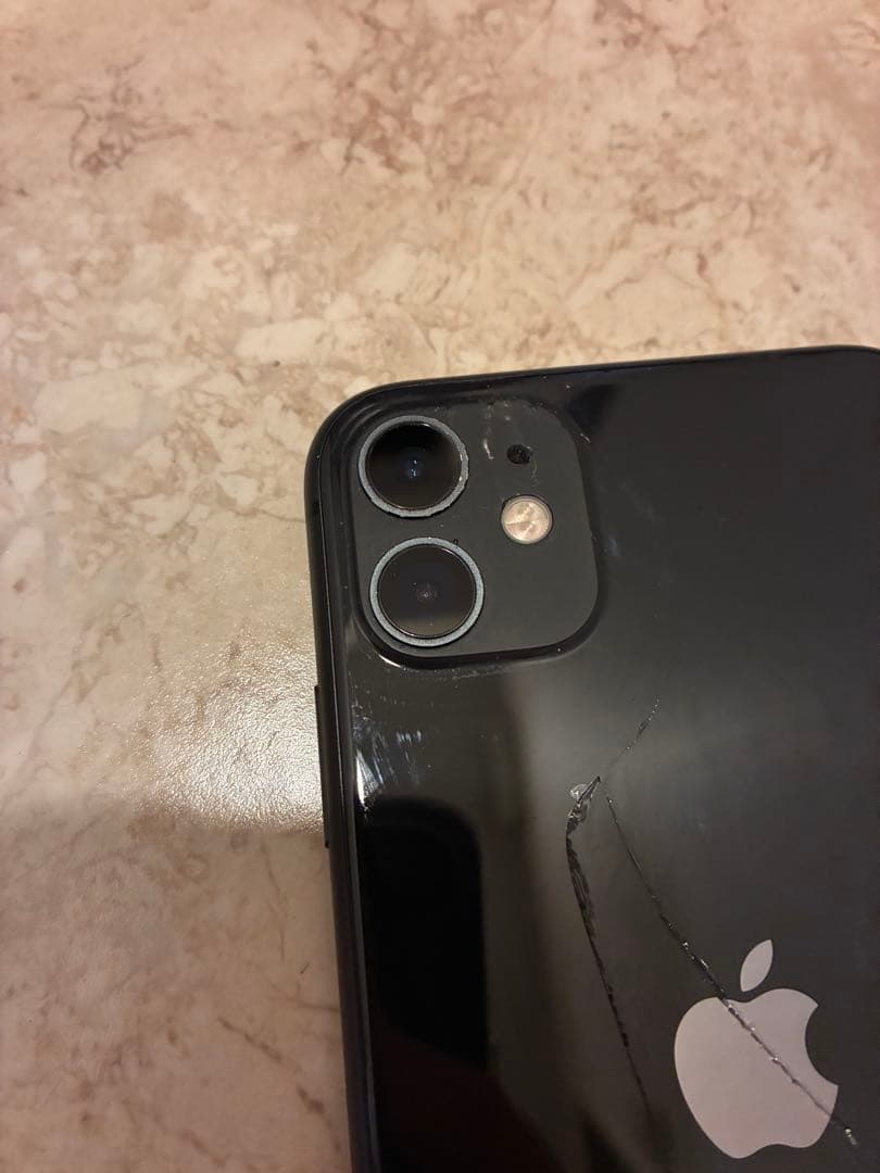 Apple iPhone 11 ブラック 本体　ジャンク　au 64GB