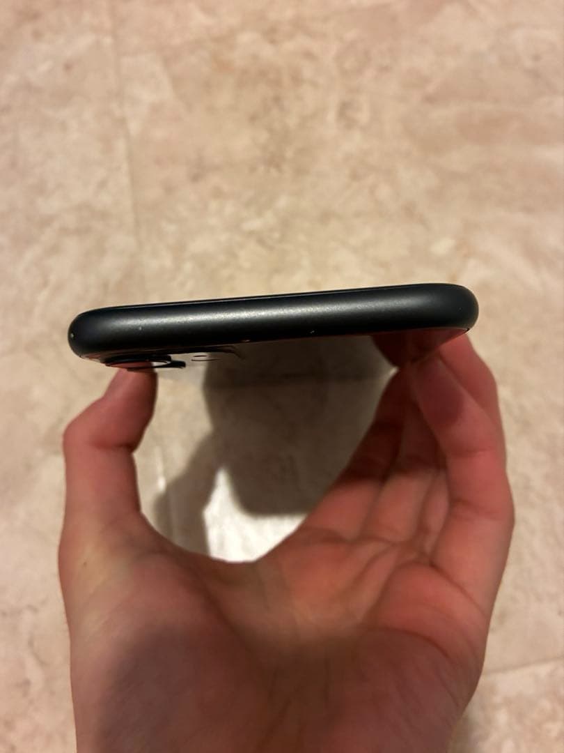 Apple iPhone 11 ブラック 本体　ジャンク　au 64GB