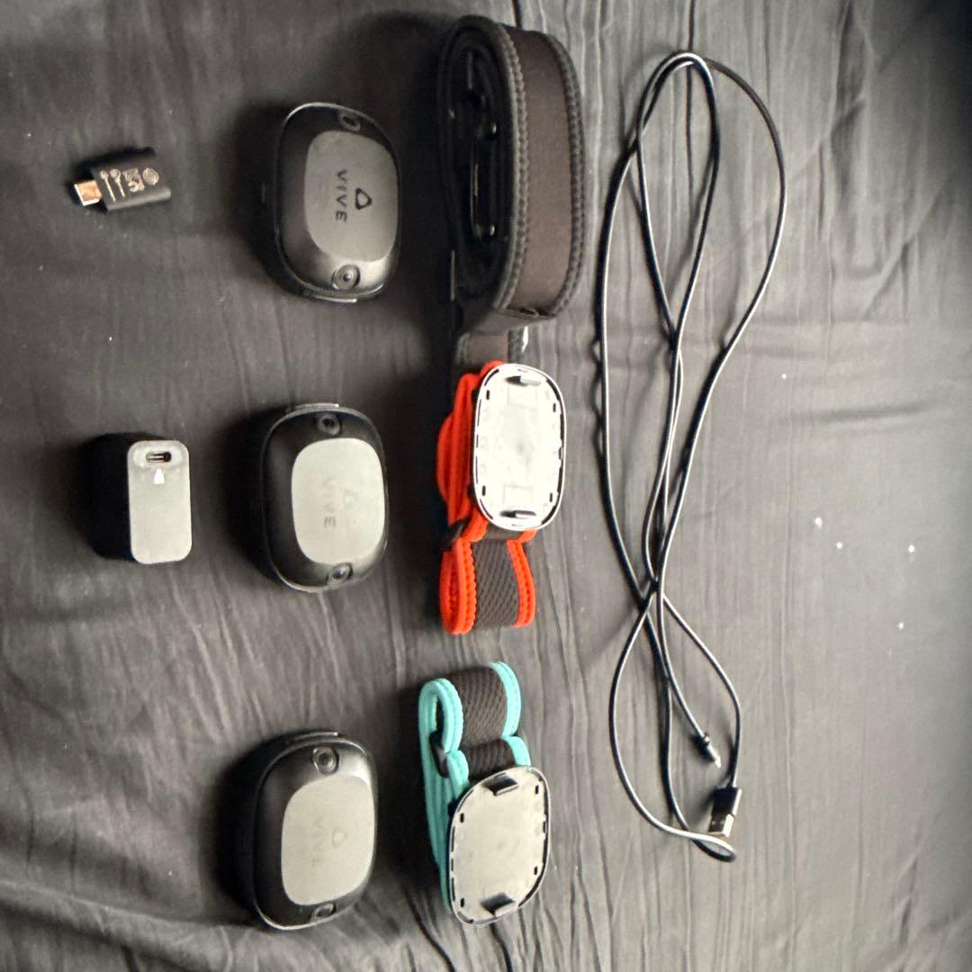 VIVE トラッキングデバイス アルティメットトラッカー　3個　ストラップ付き