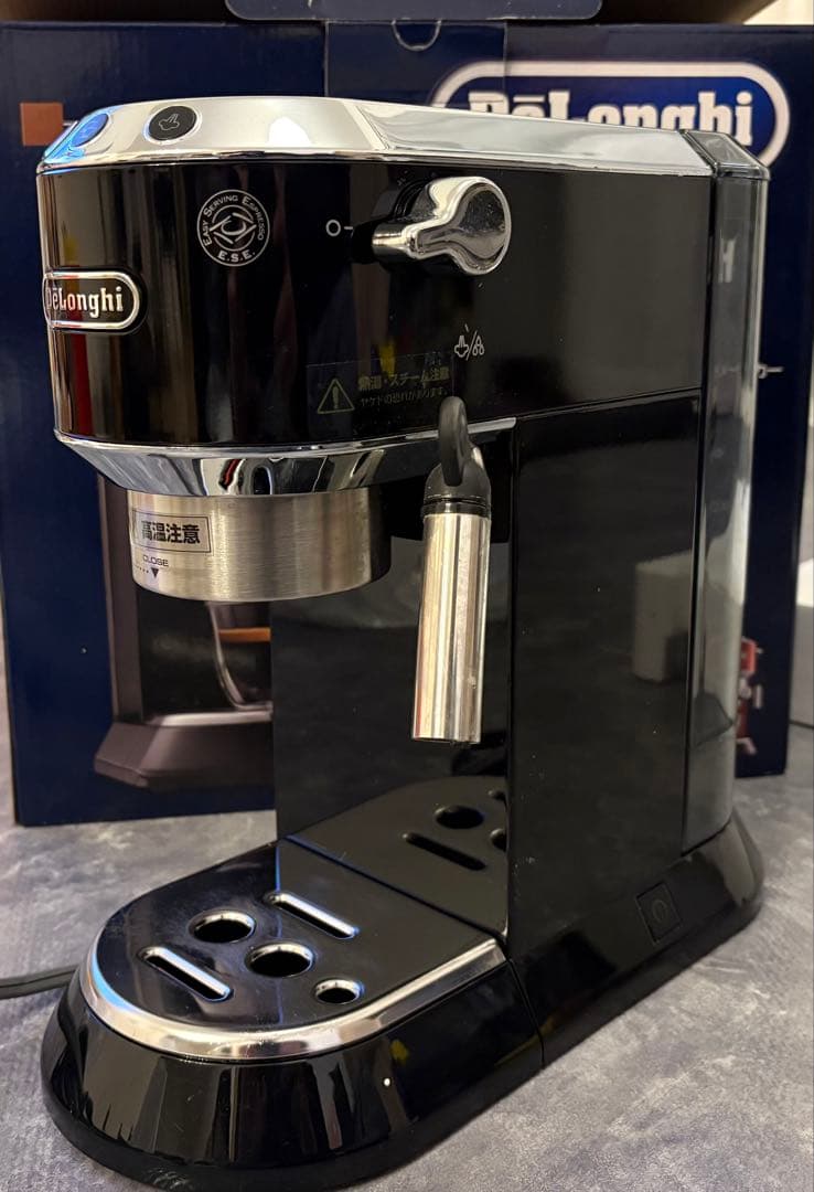 DeLonghi デロンギ DEDICA デディカ　エスプレッソメーカー