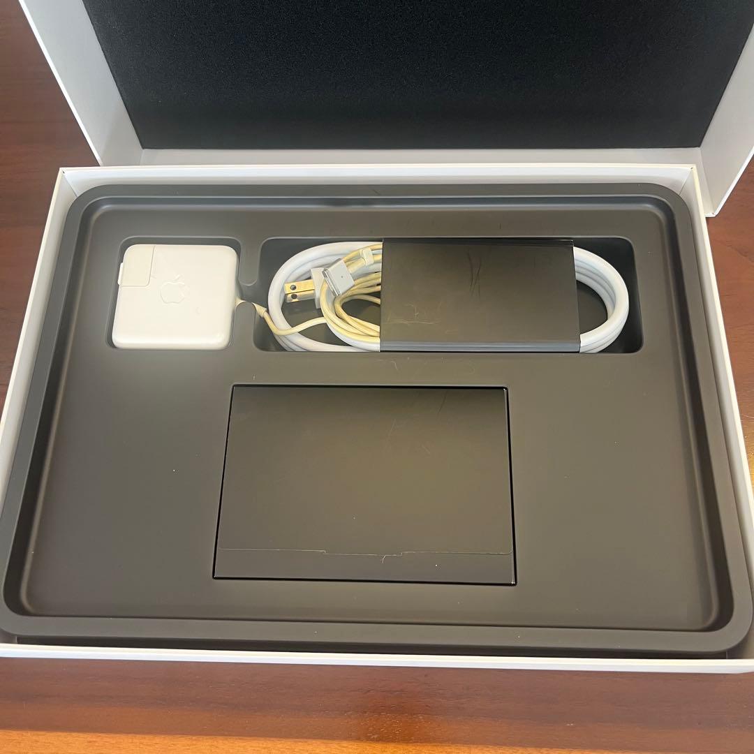 MacBook Air 13インチ core i7 /8GB /256GB