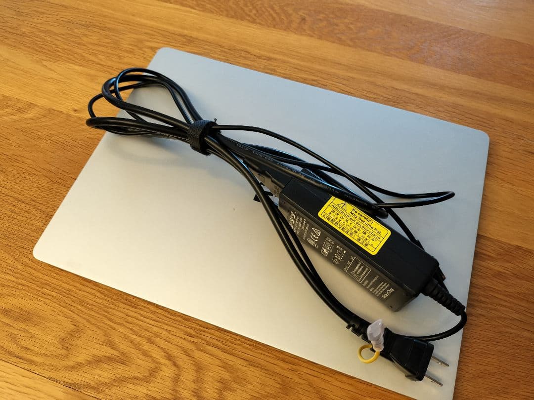 Microsoft Surface Laptop office付き