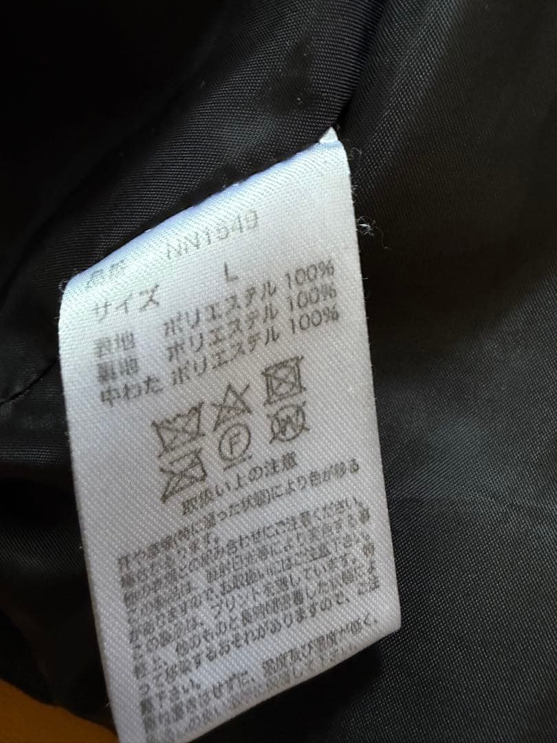 黒 ダウンジャケット ロゴ刺繍付き