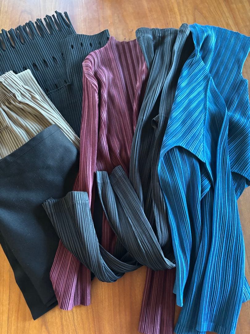 値下げ中○プリーツプリーズ PLEATS PLEASE シッカーパンツ　黒