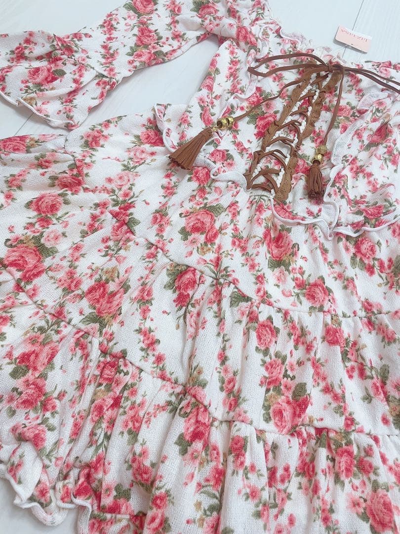 新品タグ付き　リズリサ　LIZLISA 希少　Aライン花柄ワンピース