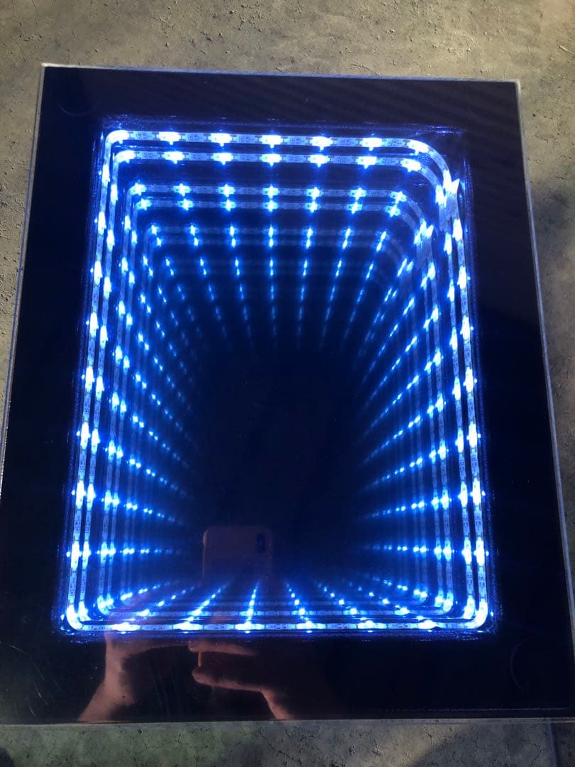 不思議が詰まったサイドテーブル