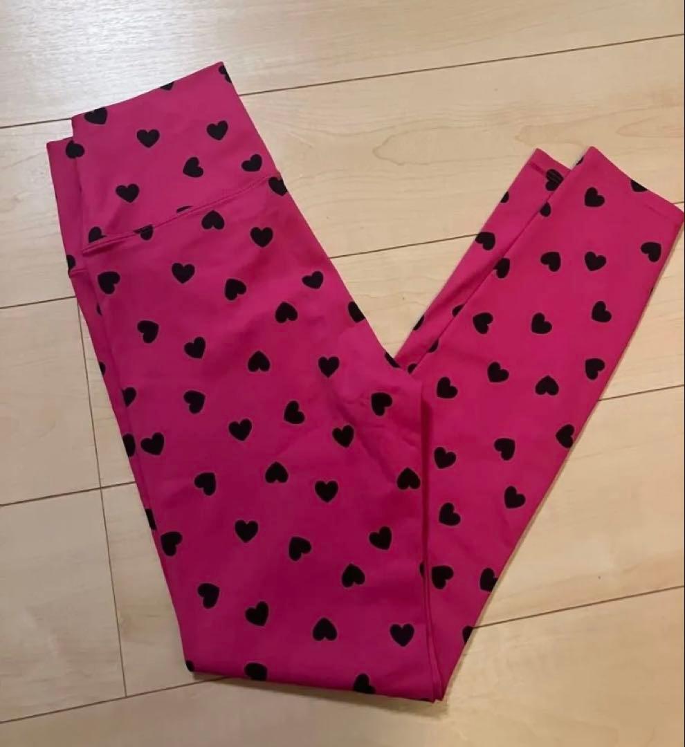 ジャザサイズ ￼BEACH RIOT ピンクハート柄 レギンス S
