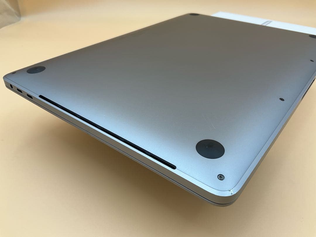 Macbook Pro 2020 13インチ Core-i7 32GB/1TB