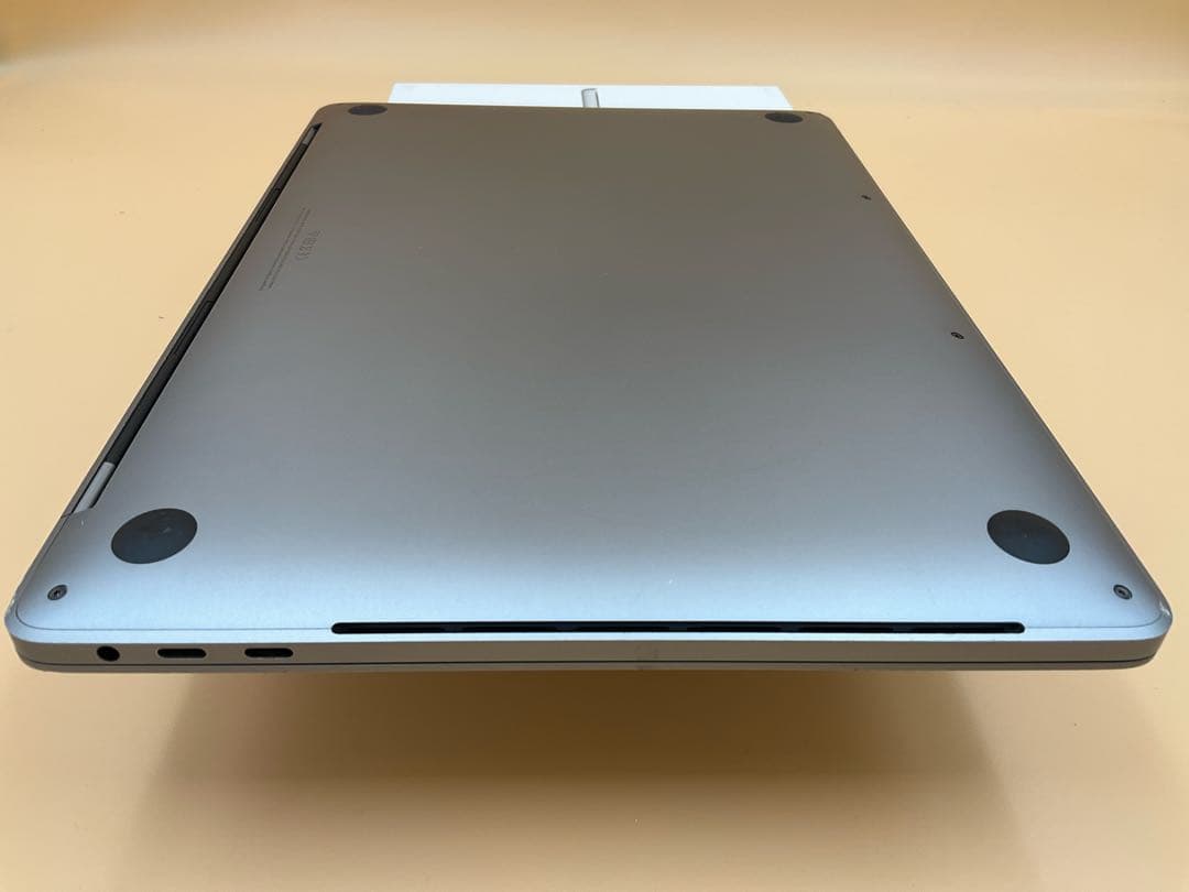 Macbook Pro 2020 13インチ Core-i7 32GB/1TB