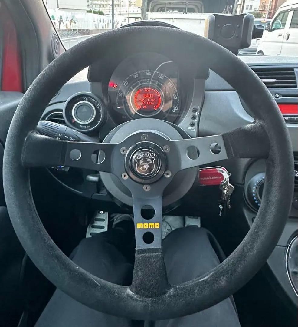 momo ステアリング スウェード アバルト用ボス付き