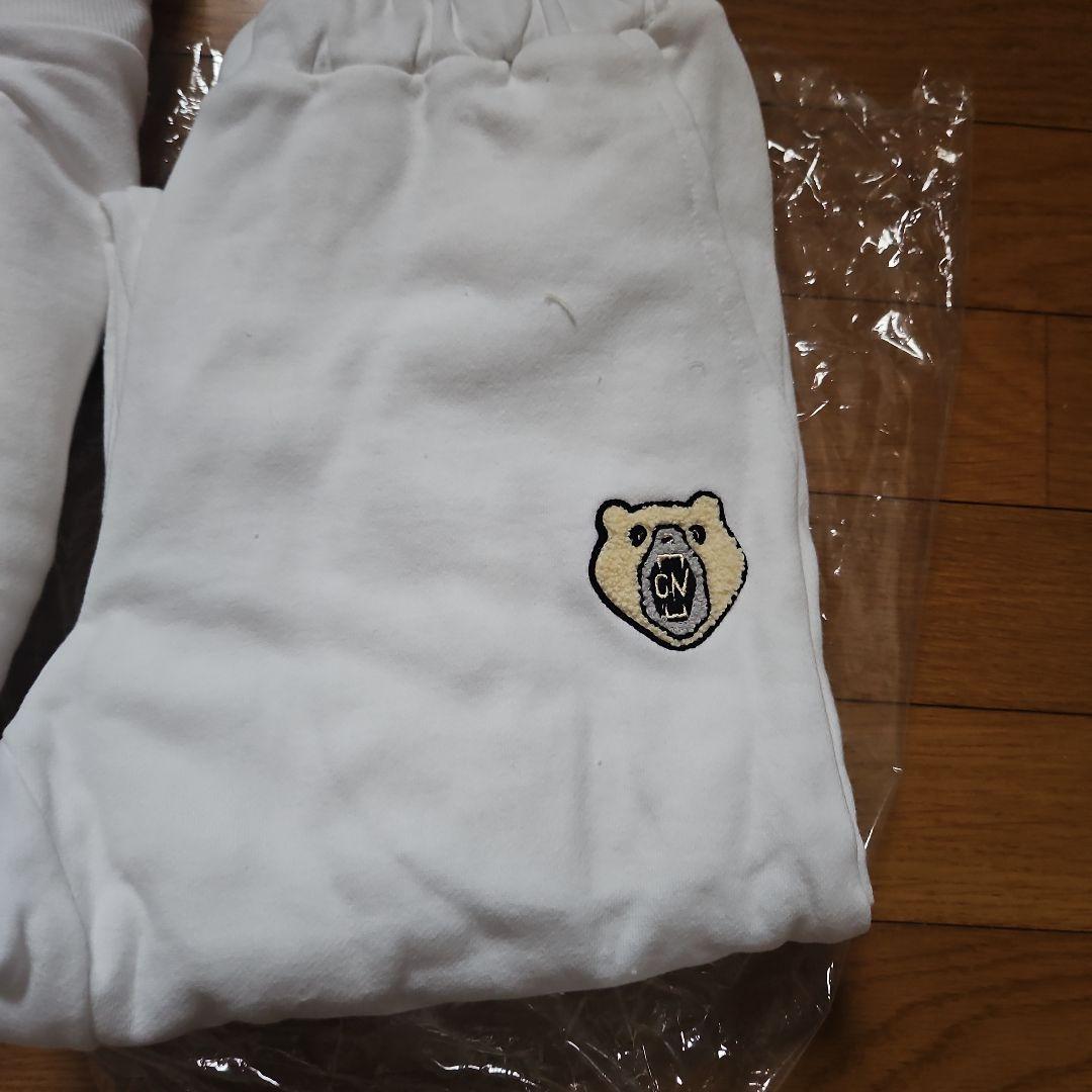 【未使用品】CNBLUE クマ刺繍 ホワイトトレーナー　上下セット