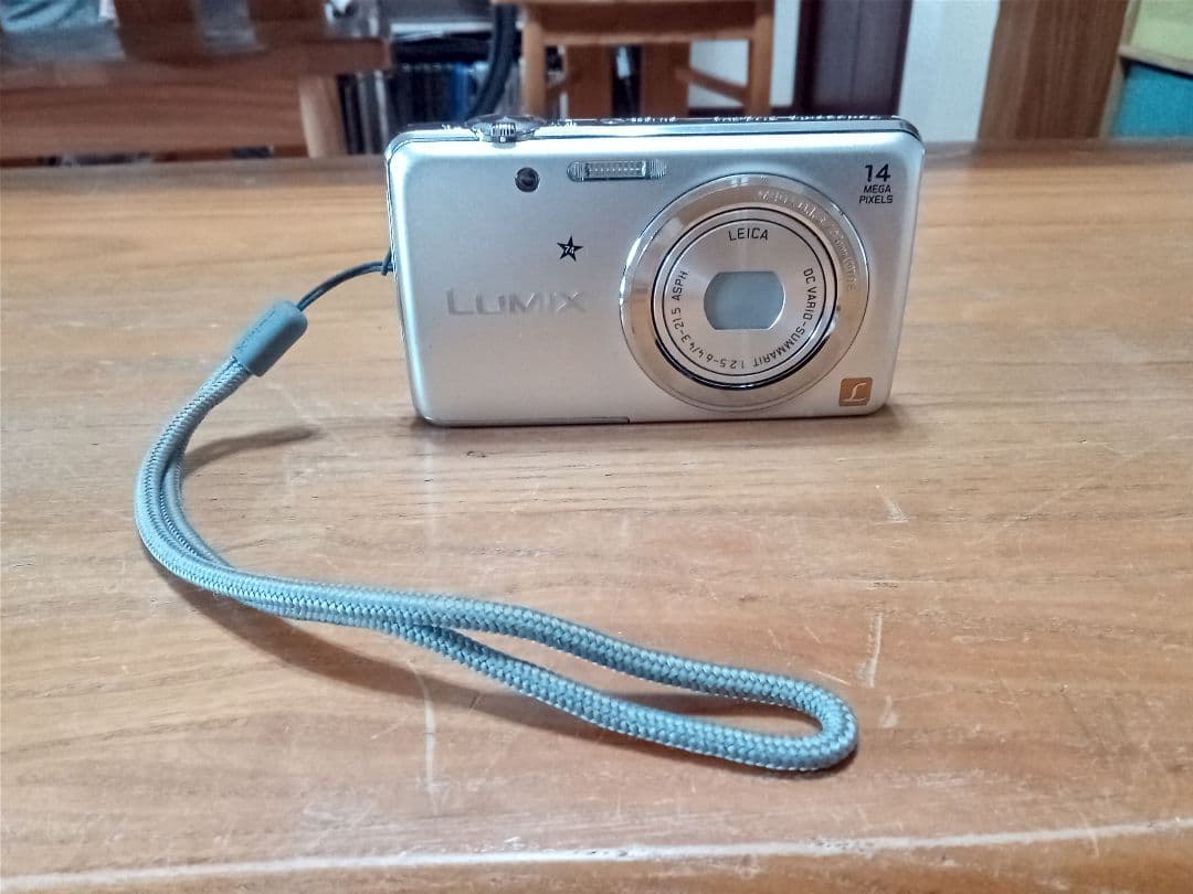 Panasonic LUMIX DMC-FH6 シルバー【通電確認済み】
