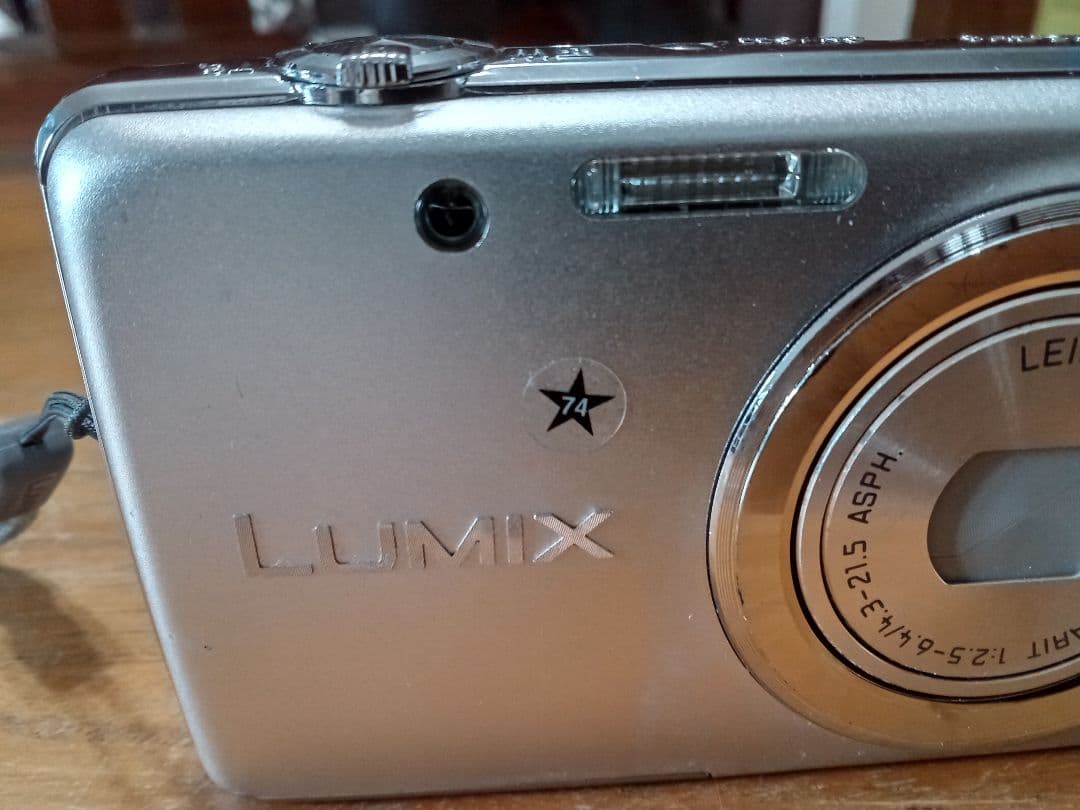 Panasonic LUMIX DMC-FH6 シルバー【通電確認済み】