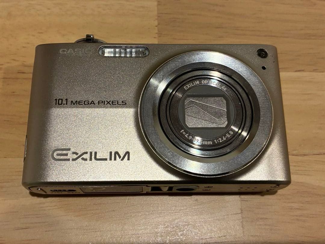 【極美品/訳あり】CASIO EXILIM EX-Z200 シルバー 充電器付き