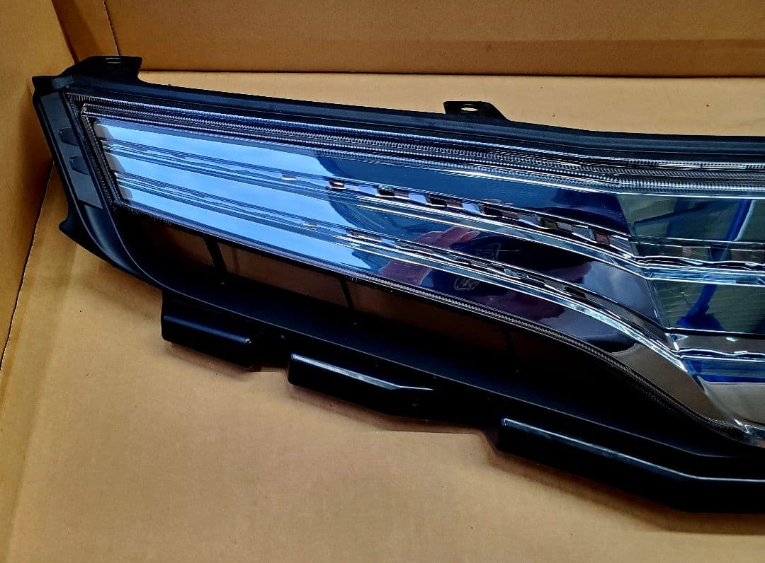 HONDA 純正 フィットシャトル HV ハイブリッド フロントグリル 新品