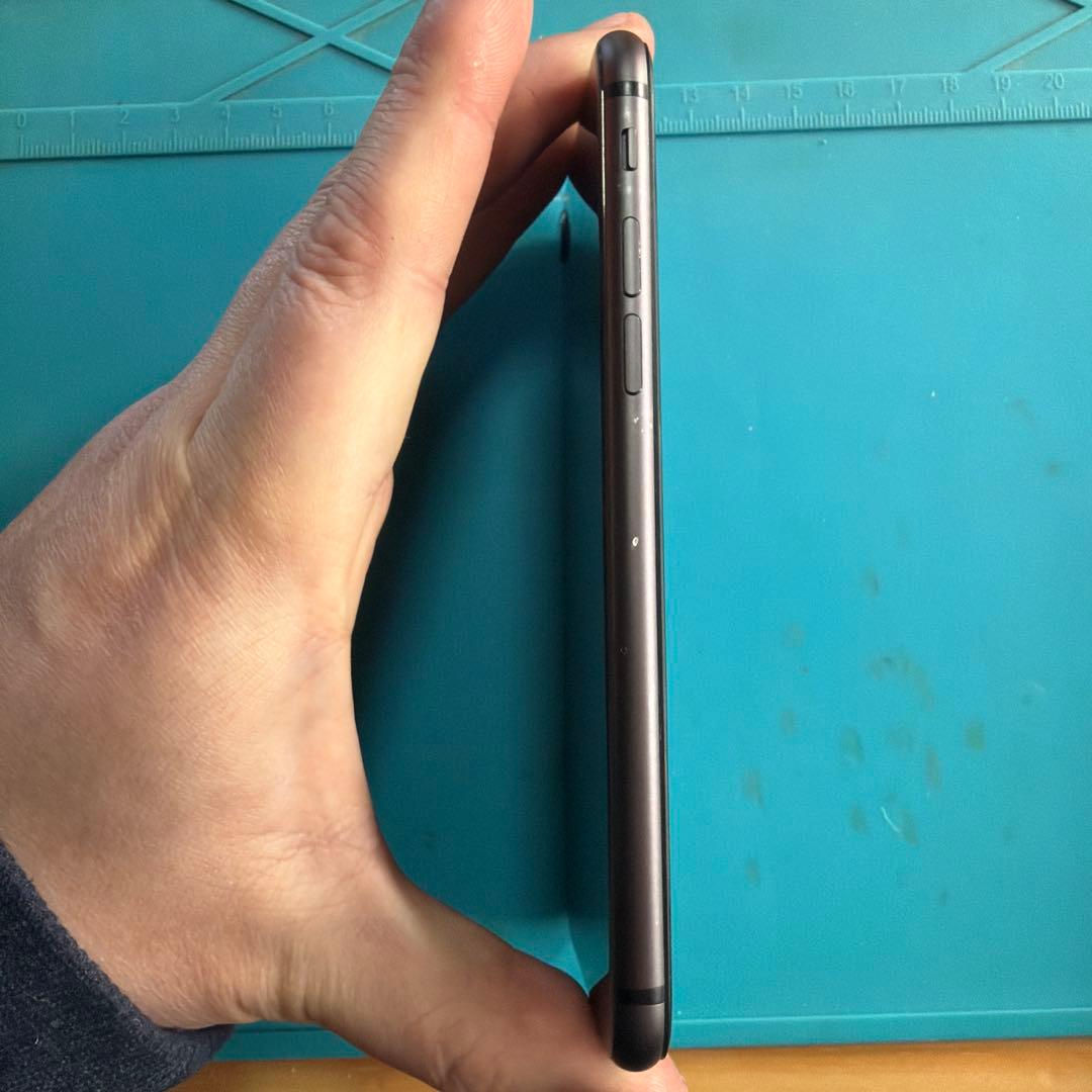 iPhone8 64G グレー SIMフリー バッテリー100% 訳あり