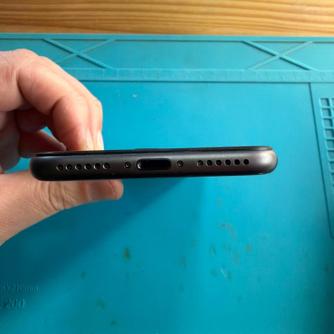 iPhone8 64G グレー SIMフリー バッテリー100% 訳あり