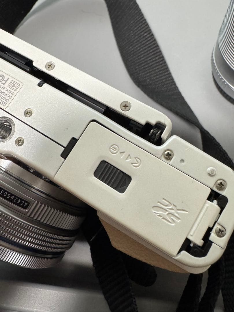 OLYMPUS PEN E-PL7 EZダブルズームキット ホワイト